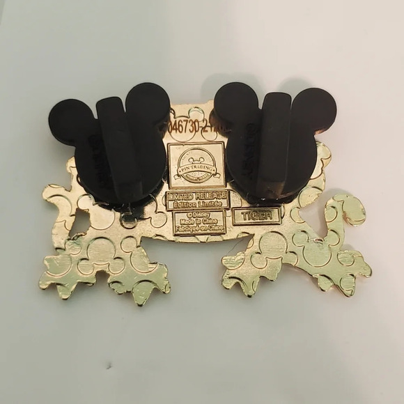 New Disney Lunar Zodiac Chip & Dale Tiger Limited Release Enamel Pin - Picture 3 of 3